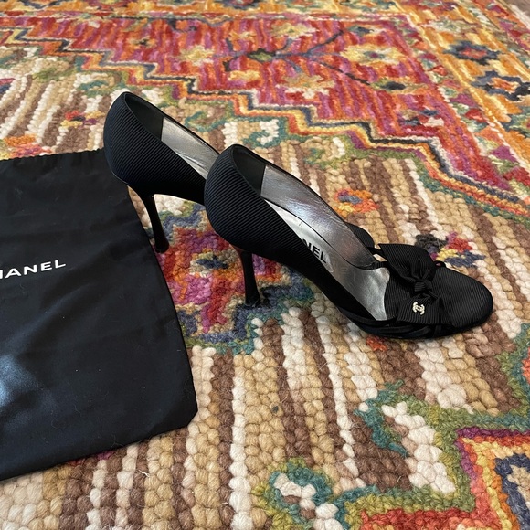 πΊππΊ Chanel Bow Heels with Pearl Logo Interlocked CCβs - Picture 4 of 12